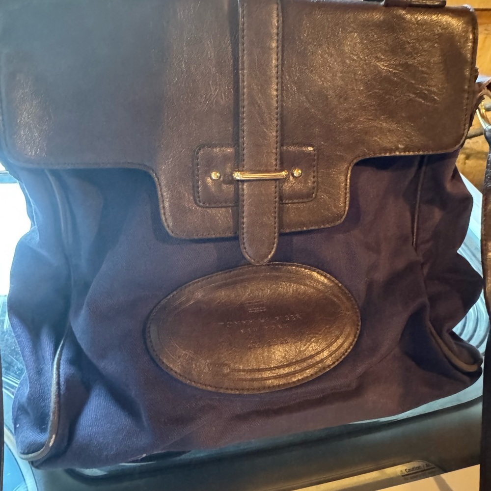 Tommy Hilfiger Blue Crossbody Bag with Timeless Design